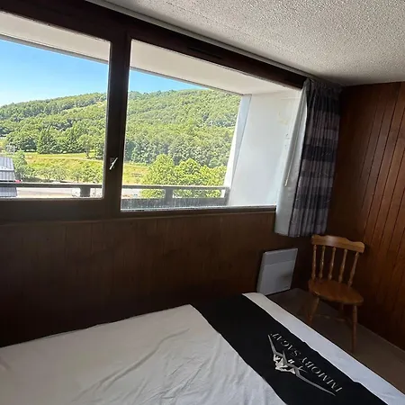 Rénové Au Cœur De Avec Balcon Et Parking Privé - Fr-1-814-81 * Super-Besse