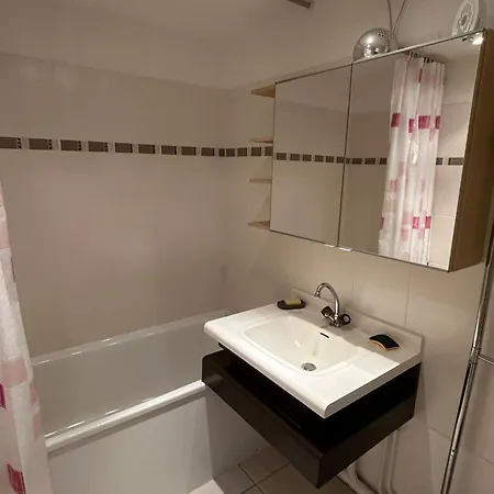 Renove Au Coeur De Avec Balcon Et Parking Prive - Fr-1-814-81 Apartment *