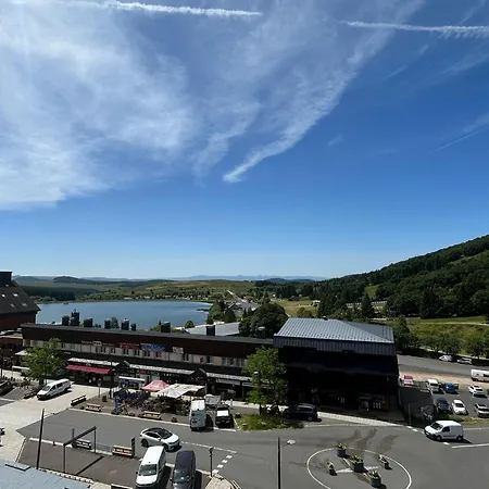 Rénové Au Cœur De Avec Balcon Et Parking Privé - Fr-1-814-81 * Super-Besse