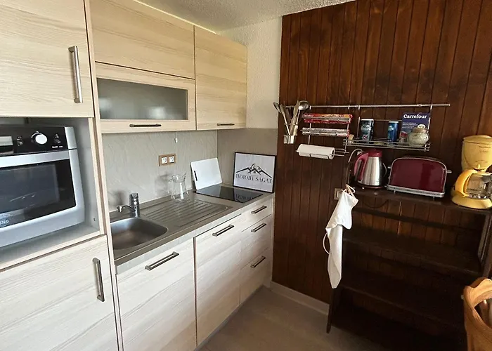 Rénové Au Cœur De Avec Balcon Et Parking Privé - Fr-1-814-81