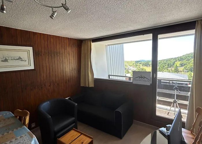 Rénové Au Cœur De Avec Balcon Et Parking Privé - Fr-1-814-81